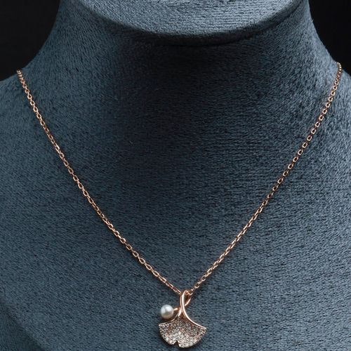 Luna Pearl Fan Pendant Necklace