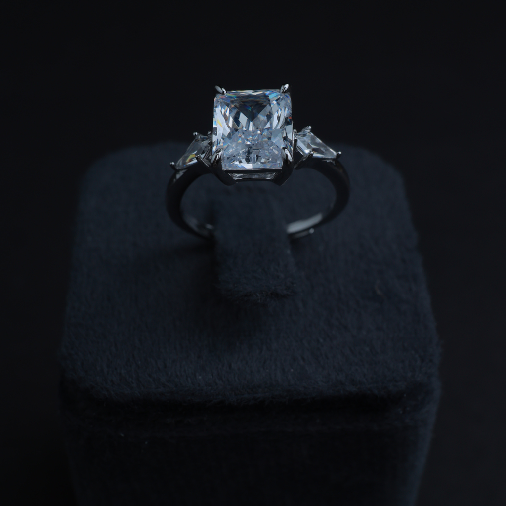 Regal Emerald Cut Ring(Adjustable)
