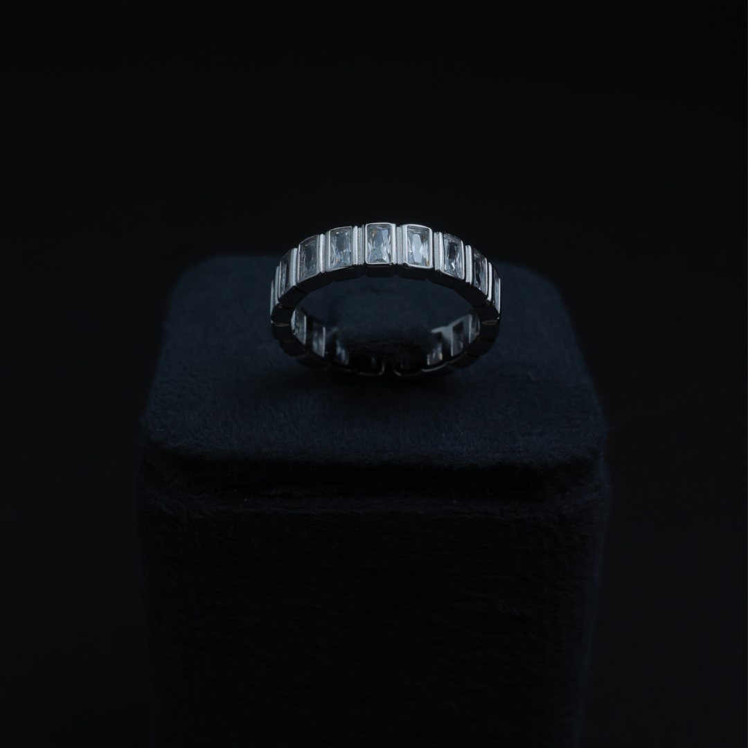 Banguette Luxe Band Ring