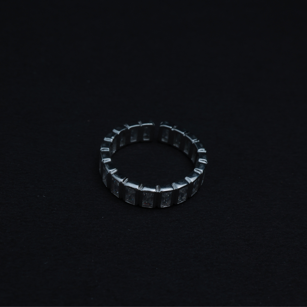 Banguette Luxe Band Ring