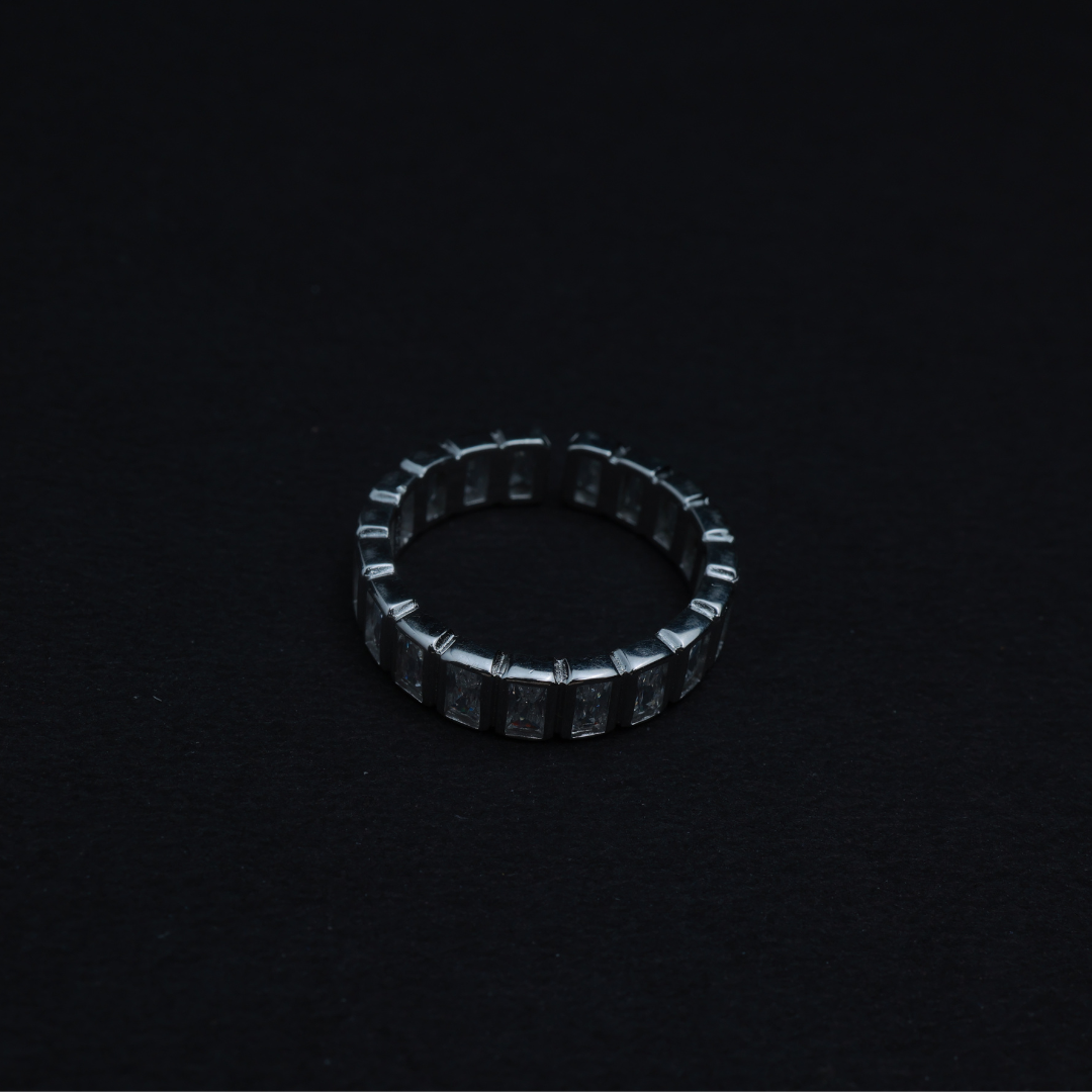 Banguette Luxe Band Ring