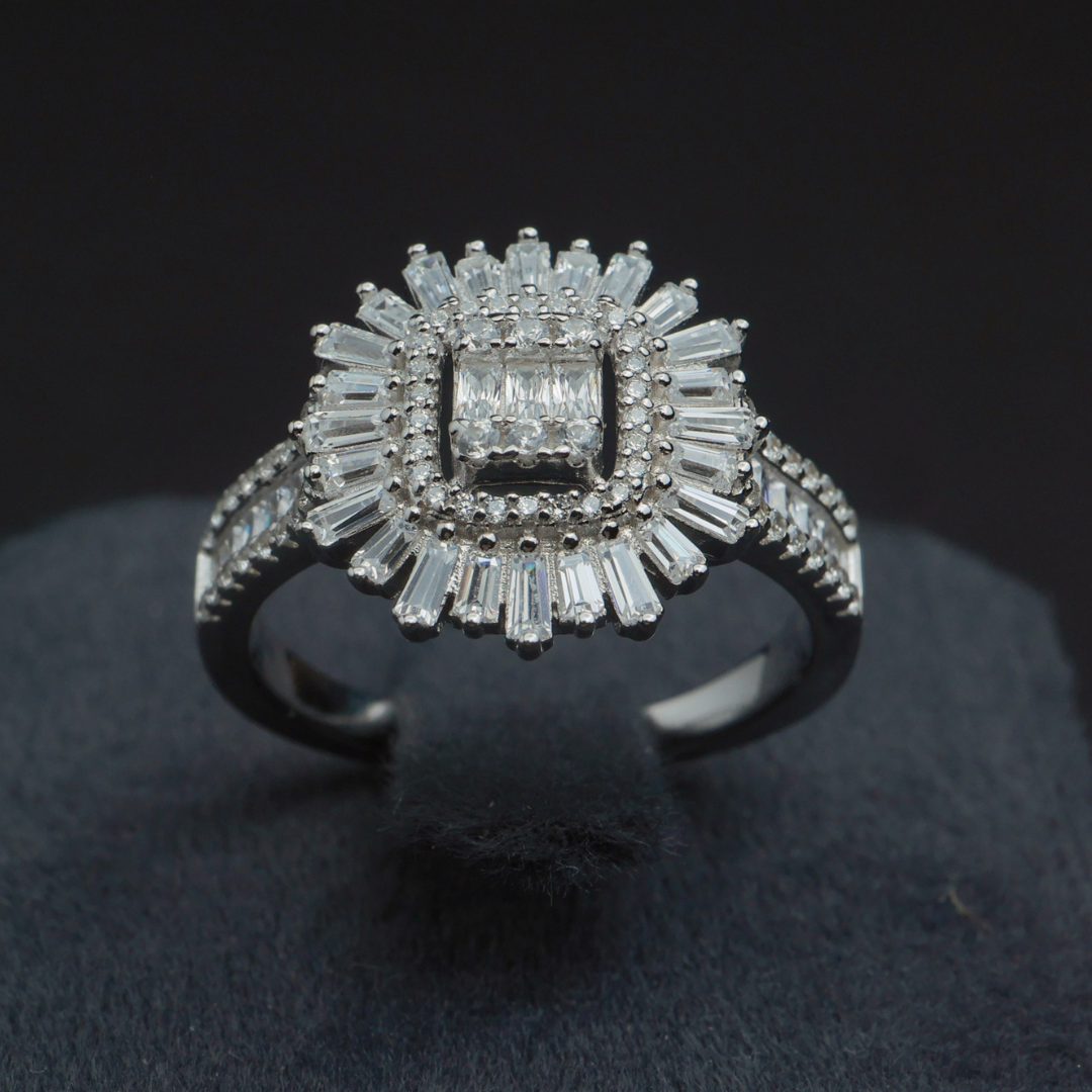 Radiant Crown Solitaire Ring(Fixed Size)